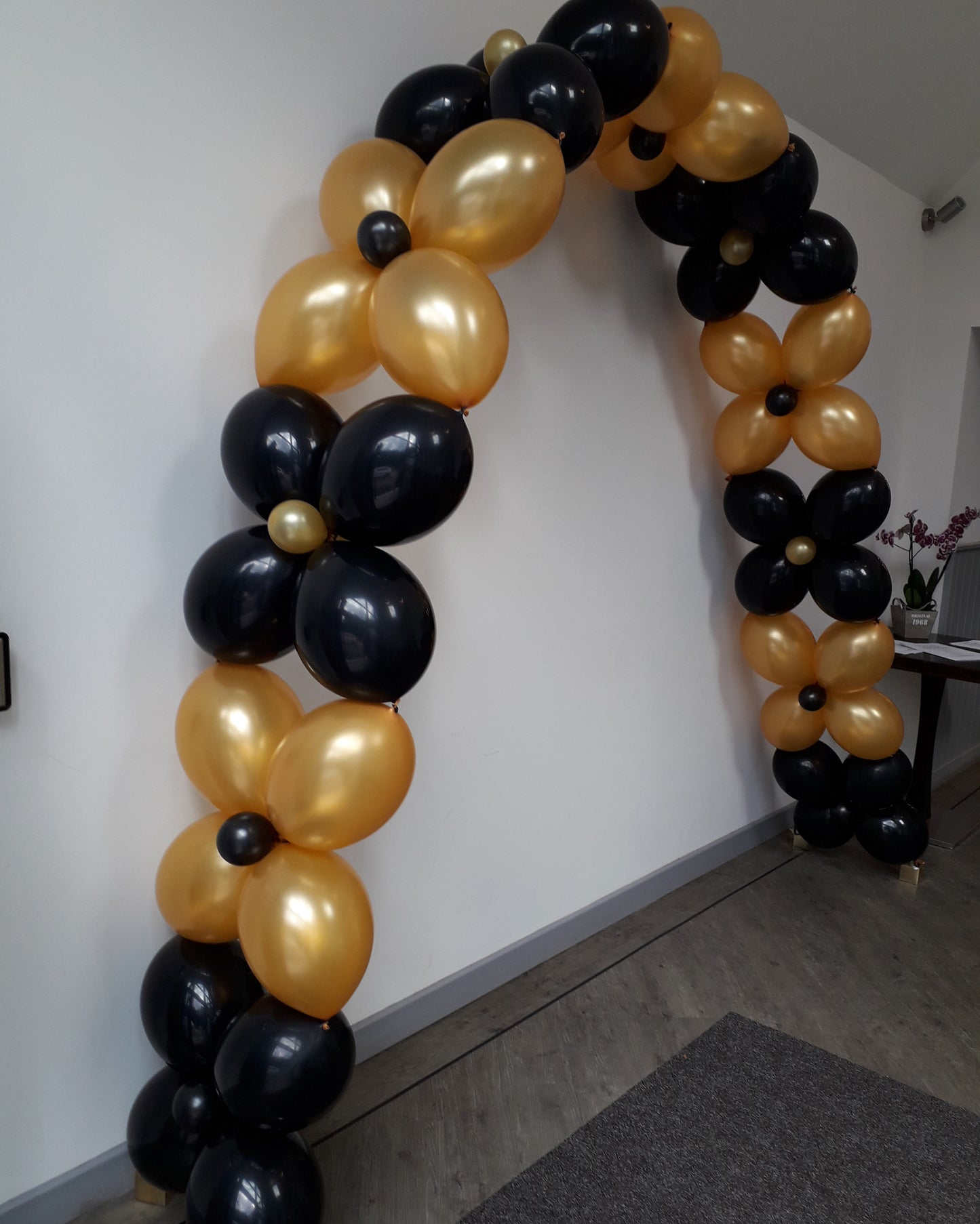 Fancy Flower Balloon Link Arch